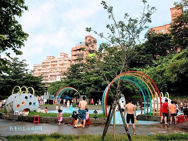 【暖暖親水公園】親子玩水秘境森林,山水吊橋步道(基隆戲水景點