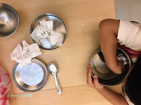 不銹鋼黑油清潔?!請好好清洗小學新生的不銹鋼餐碗吧!