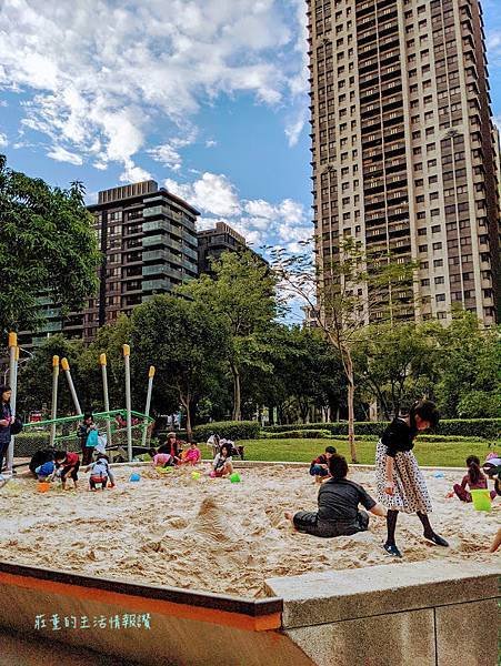 三峽親子景點【三峽龍學公園】甲蟲遊戲場及超美的【三峽北大圖書