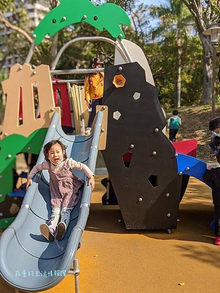 新竹市特色公園「新竹中央公園」停車方便,新竹巨城旁好玩的親子