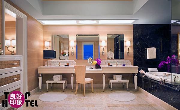 Wynn One Bedroom Suite - Bath by Barbara Kraft.jpg