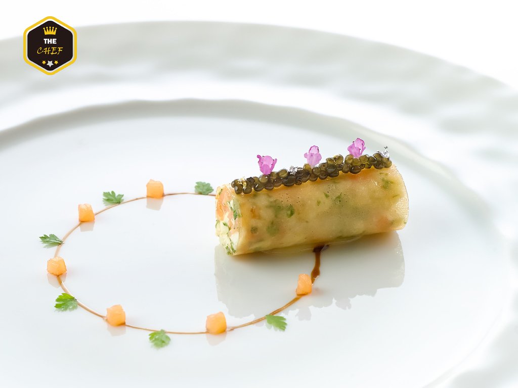 Crab _frivolit__with caviar and smoked salmon brunoise (close-up).jpg