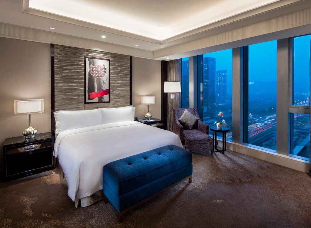 Fairmont Chengdu - Guest Room.jpg