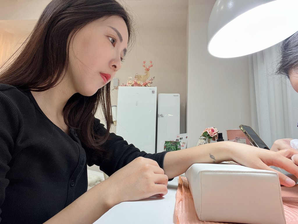 2025台北美甲推薦｜絢美美容苑．水染美甲初體驗·奇幻夢境感