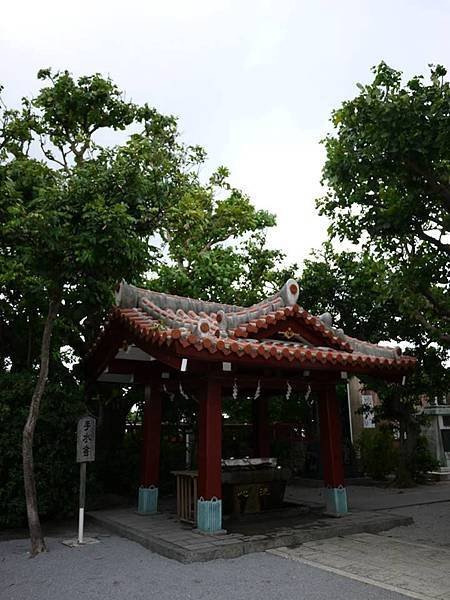 沖繩-波上宮的御手洗處.jpg