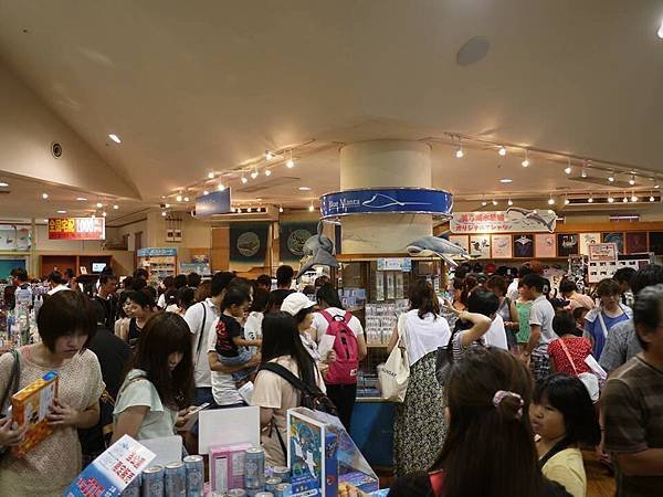 沖繩-美啦水族館的結帳櫃台.jpg