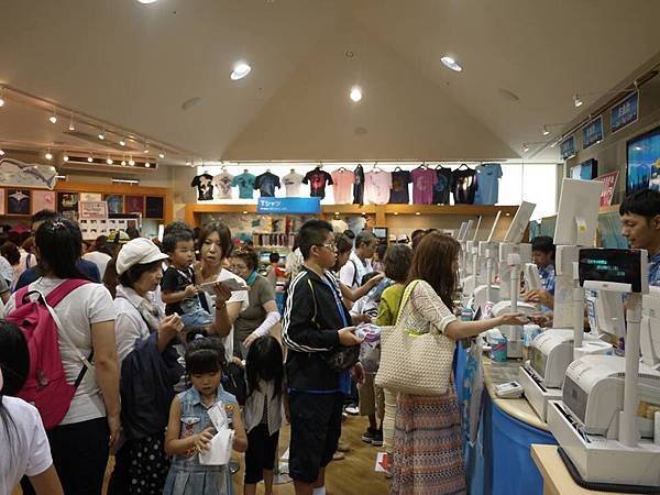 沖繩-美啦水族館結帳櫃台2.jpg