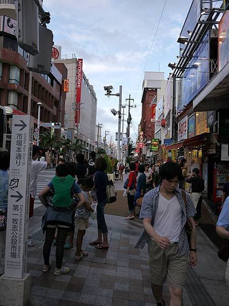 沖繩-第一牧志市場在三越附近.jpg
