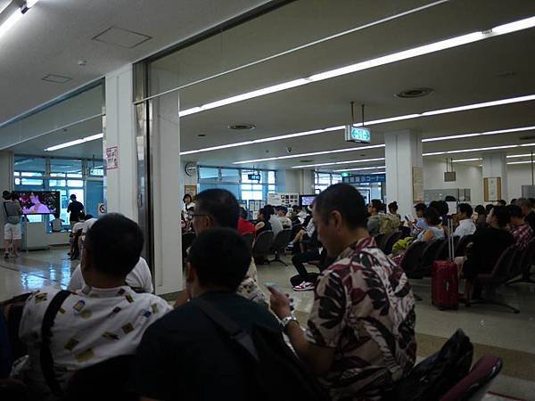 沖繩-機場大廳.jpg