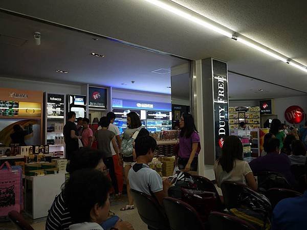 沖繩-機場免稅店.jpg