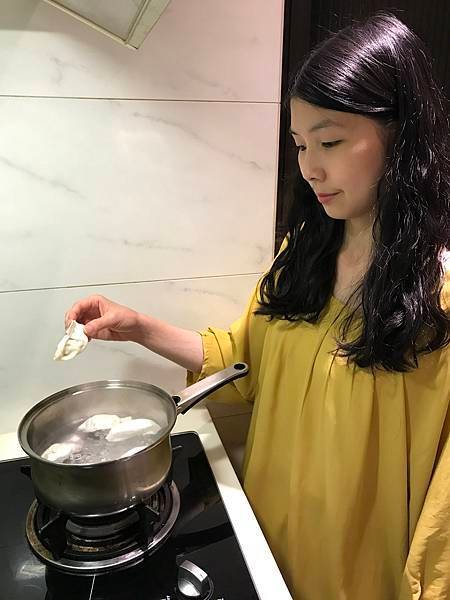 [開箱] 日日佐料 【灶市-油封香蒜酥】l 簡單料理 l 推