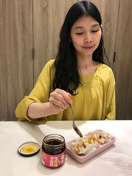 [開箱] 日日佐料 【灶市-油封香蒜酥】l 簡單料理 l 推
