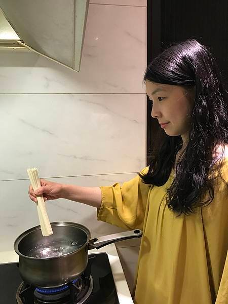 [開箱] 日日佐料 【灶市-油封香蒜酥】l 簡單料理 l 推