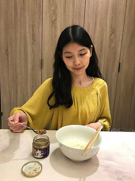 [開箱] 日日佐料 【灶市-油封香蒜酥】l 簡單料理 l 推