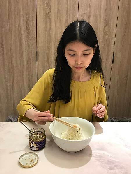 [開箱] 日日佐料 【灶市-油封香蒜酥】l 簡單料理 l 推