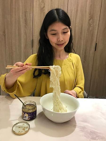 [開箱] 日日佐料 【灶市-油封香蒜酥】l 簡單料理 l 推