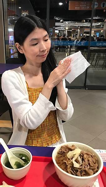 【Tino小安安酒精濕紙巾】使用心得：安心抗菌，隨時隨地清潔