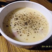 我們家外面新開的牛排館-玉米濃湯.jpg