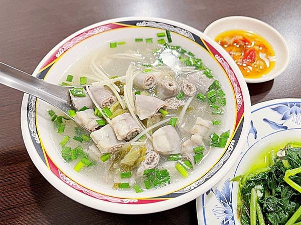 【美食】花蓮市區「大俠米糕」花蓮平價美食推薦，獨家醬汁筒仔米