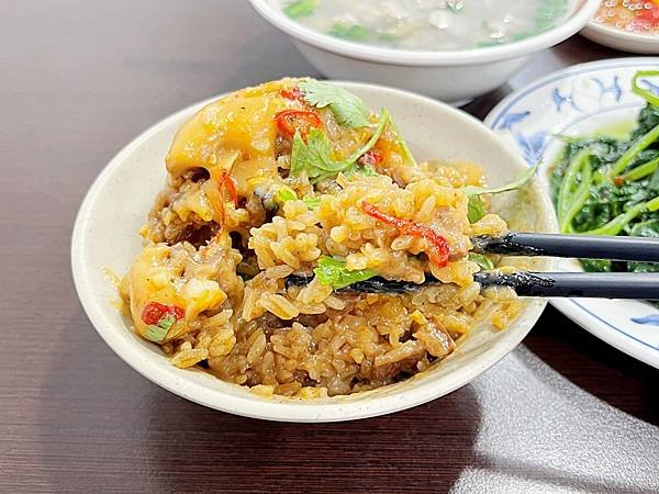 【美食】花蓮市區「大俠米糕」花蓮平價美食推薦，獨家醬汁筒仔米