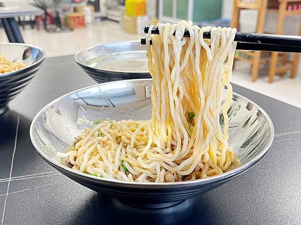 【美食】花蓮新城「武家乾麵」花蓮新城平價美食推薦，招牌骨仔肉
