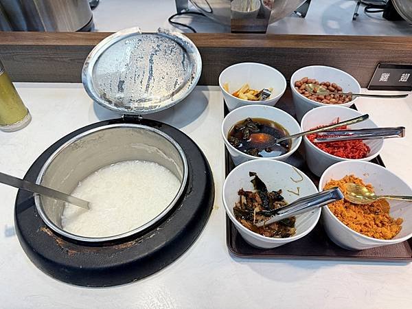 【美食】桃園市區「饗厚牛排 桃園店」超狂義式百匯自助吧，牛排