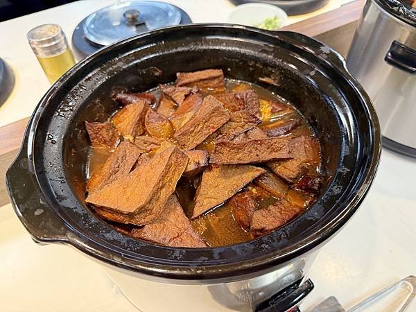 【美食】桃園市區「饗厚牛排 桃園店」超狂義式百匯自助吧，牛排