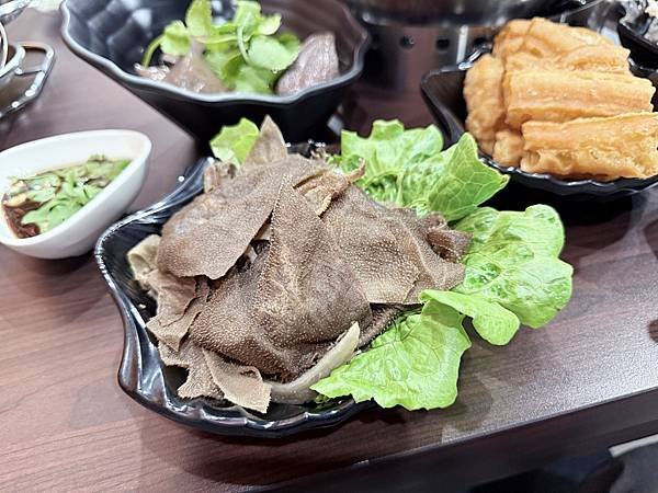 【美食】桃園中壢「紅紅麻辣串串火鍋店」桃園中壢麻辣鍋/鴛鴦鍋