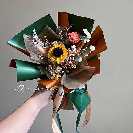 loveoneflowers_畢業花束_授袍花束_高醫附近花店-4.jpg