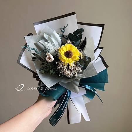 loveoneflowers_畢業花束_授袍花束_高醫附近花店-3.jpg