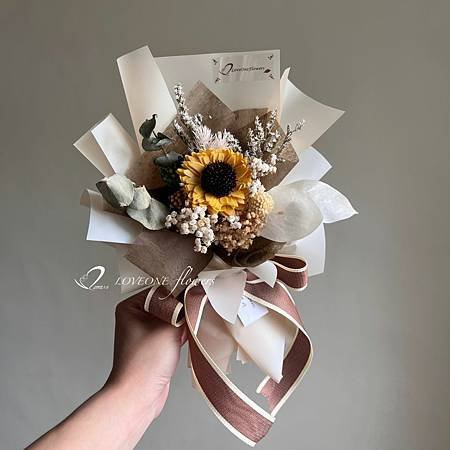 loveoneflowers_畢業花束_授袍花束_高醫附近花店.jpg