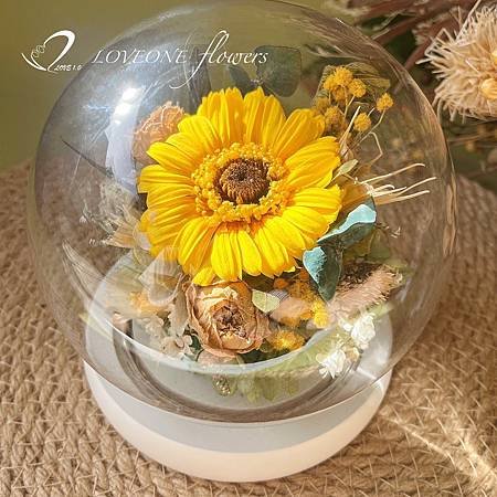 loveoneflowers_畢業花束_授袍花束_高醫附近花店_向日葵玻璃花盅-1.jpg