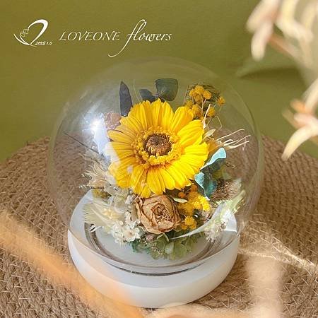 loveoneflowers_畢業花束_授袍花束_高醫附近花店_向日葵玻璃花盅-2.jpg