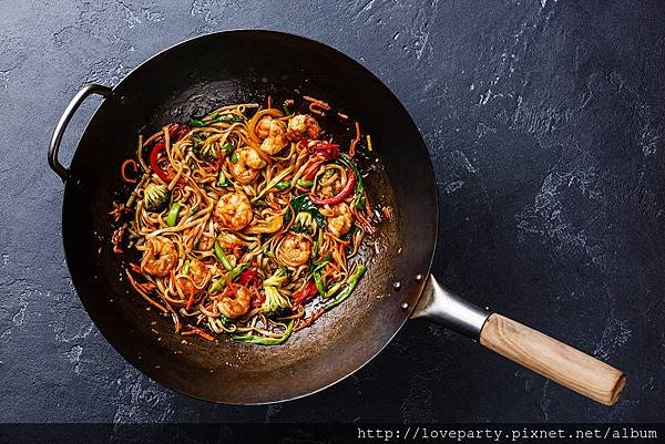 chinese-food-with-olive-oil-(hr).jpg