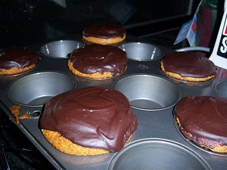 Jan162012 banana cupcake with chocolate icing