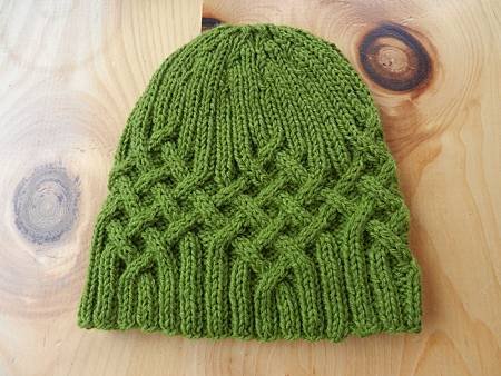 Dec022013 knitting - knotty but nice hat 