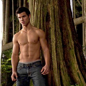 300_newmoon_lautner_taylor_lc_092209.jpg