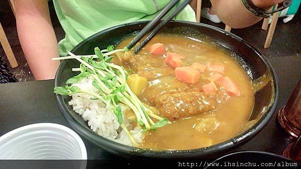 新竹清大夜市美食-二六食堂,平價日式蓋飯,無限續湯飲料,學生