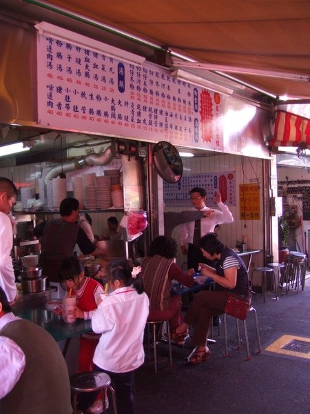 和平東路。巷仔口米粉湯