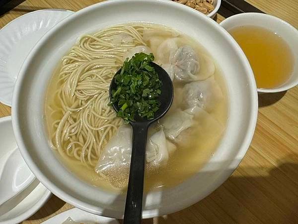 (食在香港) 翡翠拉麵小籠包  銅鑼灣店