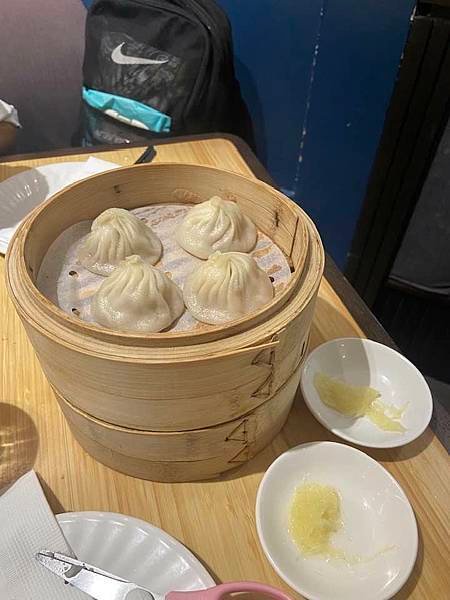 (食在香港) 翡翠拉麵小籠包  銅鑼灣店