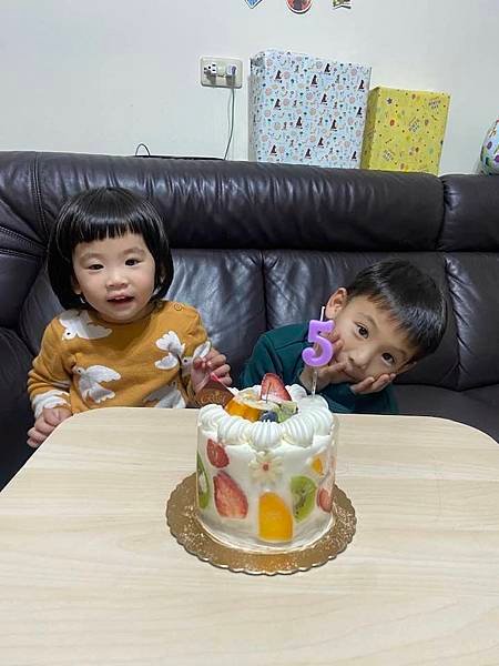 小吐司5歲啦🎉