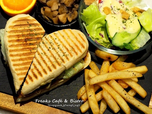 Freaks Café &amp; Bistro 癮客餐酒館