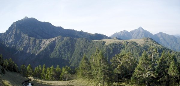 黑水塘.南湖主山.中央尖山.jpg