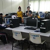 偷比ya