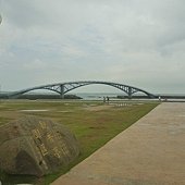 白天的彩虹橋