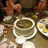 黃金蟲草螺貝燉烏雞
