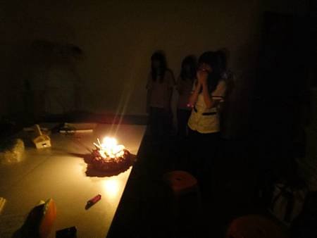 唱生日歌中