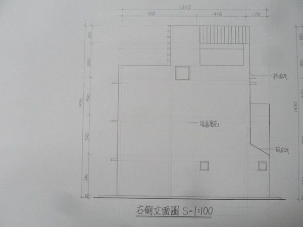 右側立面圖