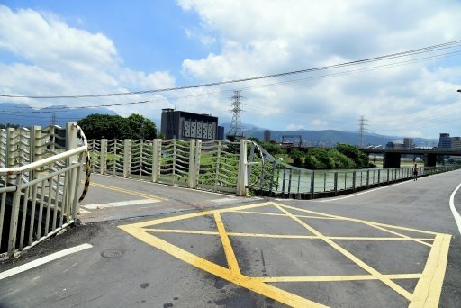 【台北市土林區】雙溪生活水岸自行車道左右岸-阿勃勒大爆開